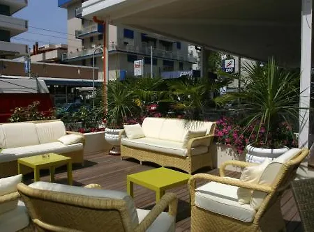 מלון Fedora - Fronte Mare 3*