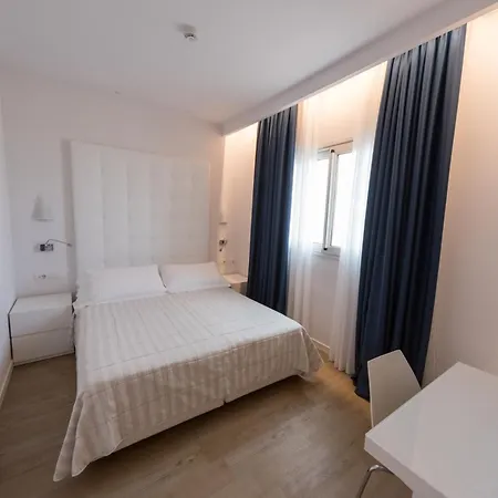 Fedora - Fronte Mare Риччоне