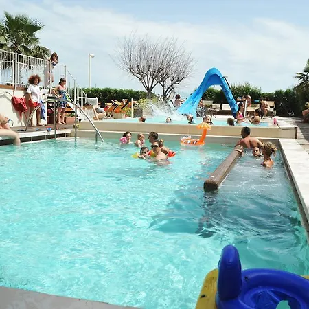 מלון Fedora - Fronte Mare 3*